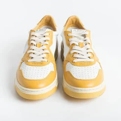 AUTRY - Collezione uomo Autry Sneakers Aulm Wb12 - Low Man All Leat - Bianco/Gallo Ocra<Collezione Scarpe Uomo Sneakers